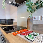Апартаменти Centre 2br - Walk Everywhere - Sleeps 5 *