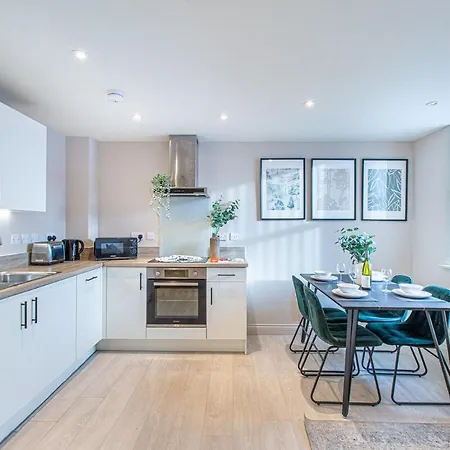 Modern 2br - 5 Min Walk To Centre - Sleeps 5 *