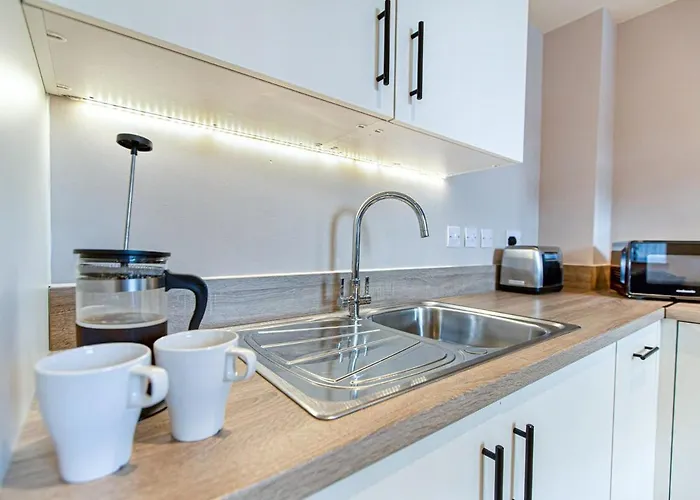 Апартаменти Modern 2br - 5 Min Walk To Centre - Sleeps 5 *