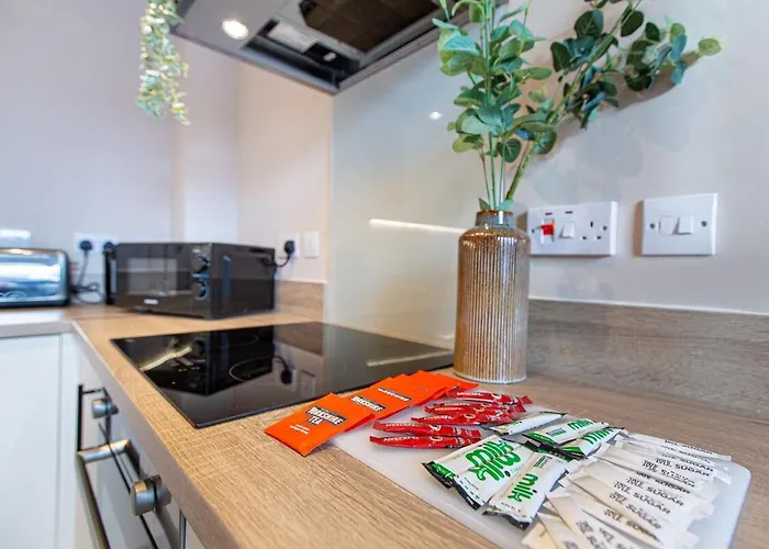 Апартаменти Modern 2br - 5 Min Walk To Centre - Sleeps 5 *