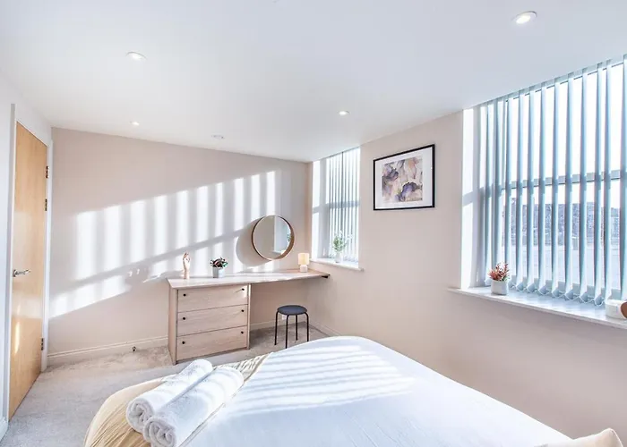 Apartment Leeds City Centre Stay - 2 Bed - Sofa Sleeps 5 *