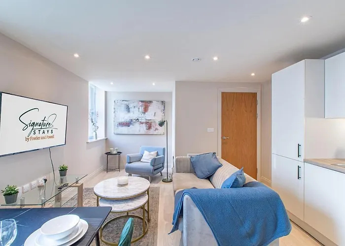 Leeds City Centre Stay - 2 Bed - Sofa Sleeps 5 Apartment *