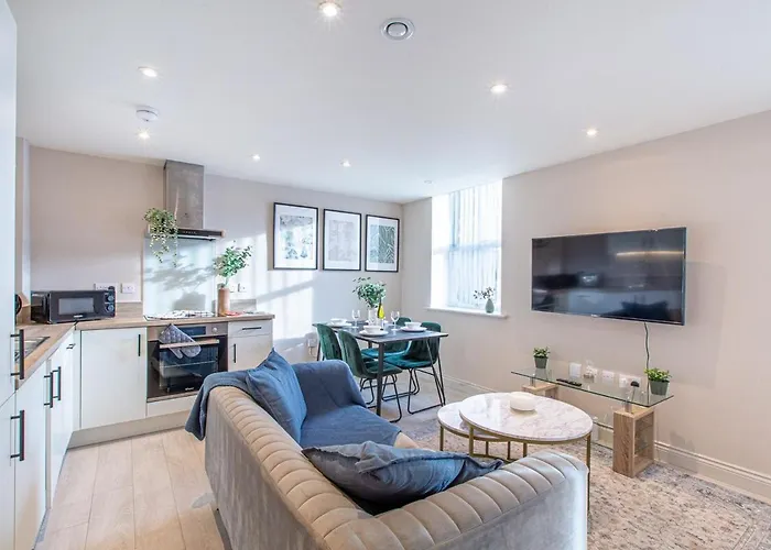 Leeds City Centre Stay - 2 Bed - Sofa Sleeps 5 *