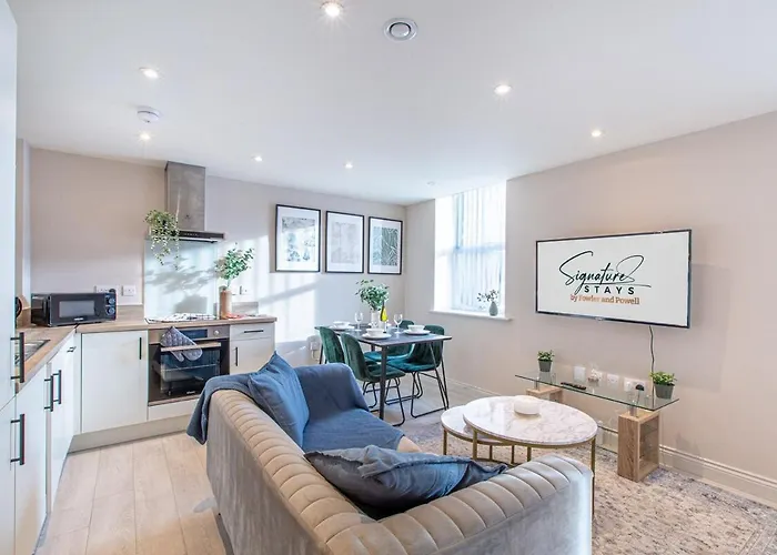 Apartment Leeds City Centre Stay - 2 Bed - Sofa Sleeps 5 *